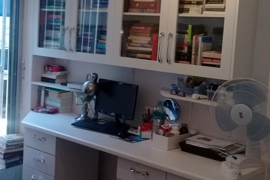 Fitted Bookshelf and Study Desk