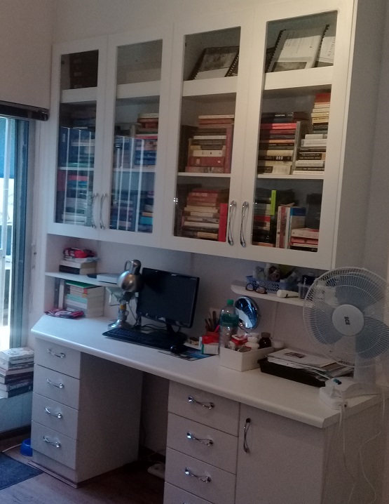 Fitted Bookshelf and Study Desk